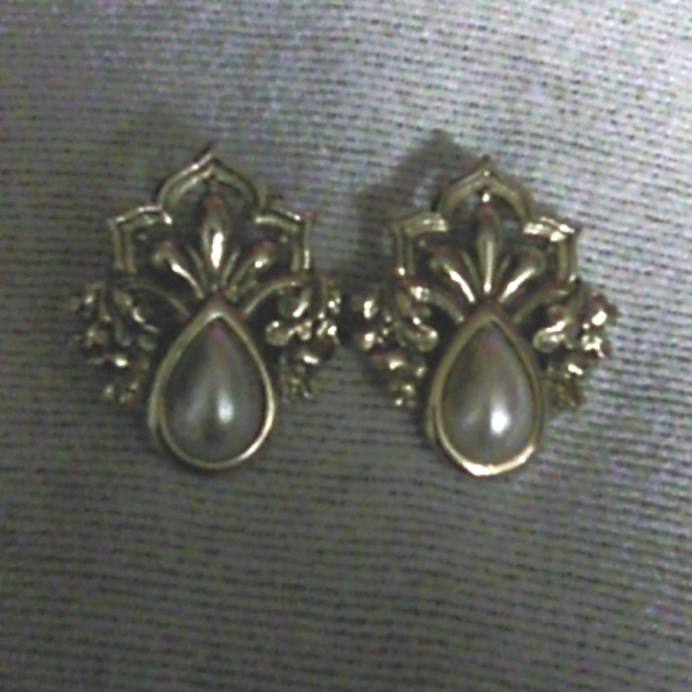 Vintage pearl earings